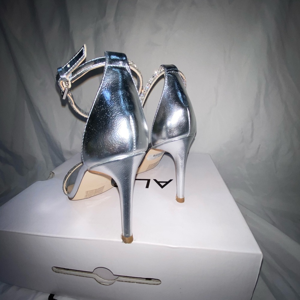 Silver Heels - image 2
